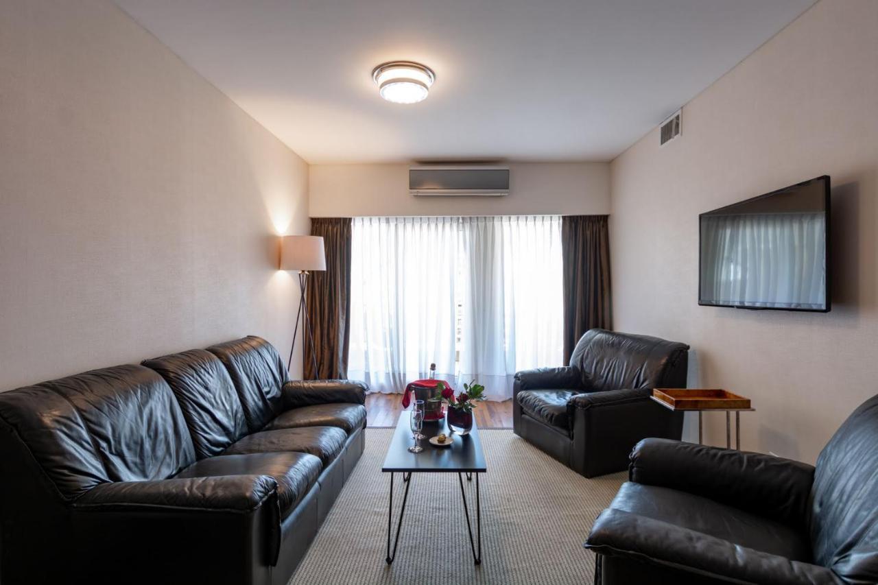 Feir'S Park Hotel & Rooftop Buenos Aires Esterno foto A living room in a typical apartment