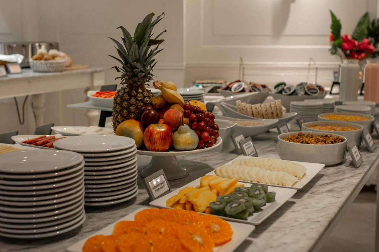 Feir'S Park Hotel & Rooftop Buenos Aires Esterno foto A buffet at a hotel