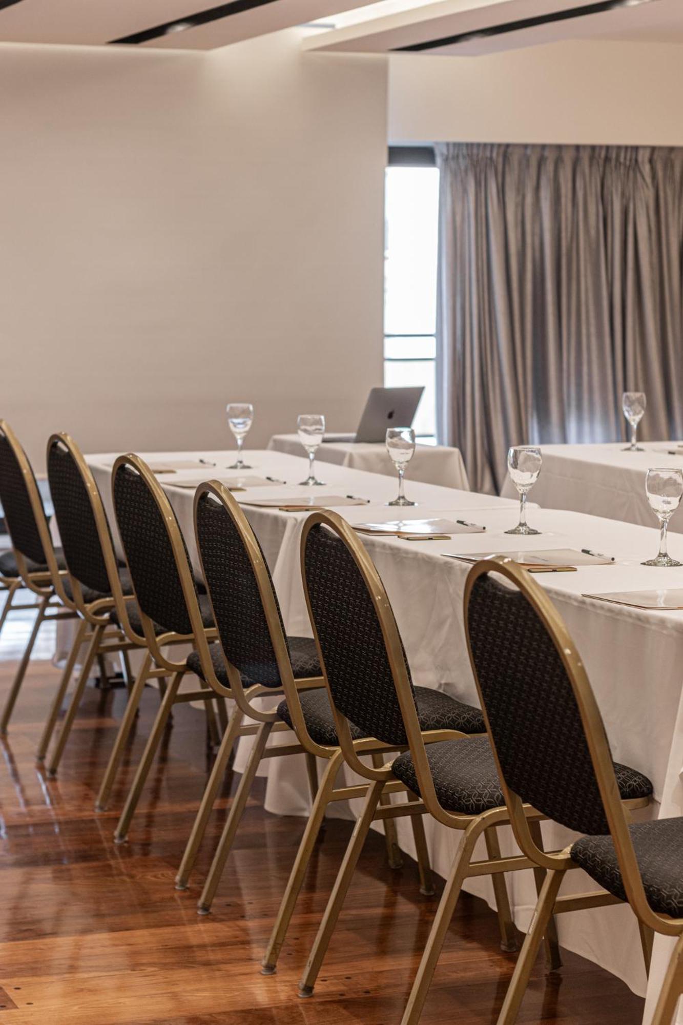 Feir'S Park Hotel & Rooftop Buenos Aires Esterno foto Banquet chairs