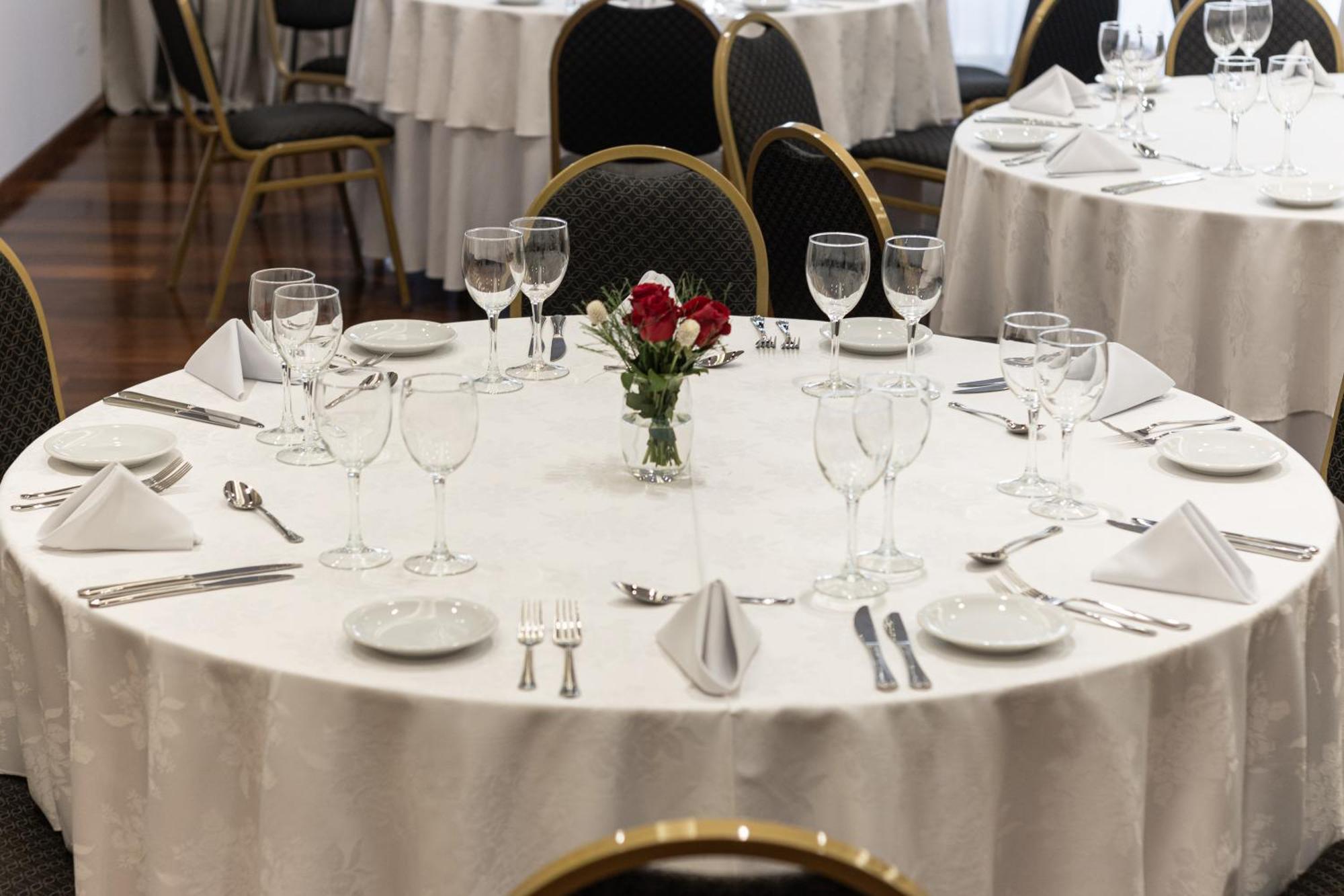 Feir'S Park Hotel & Rooftop Buenos Aires Esterno foto A table set for a formal dinner