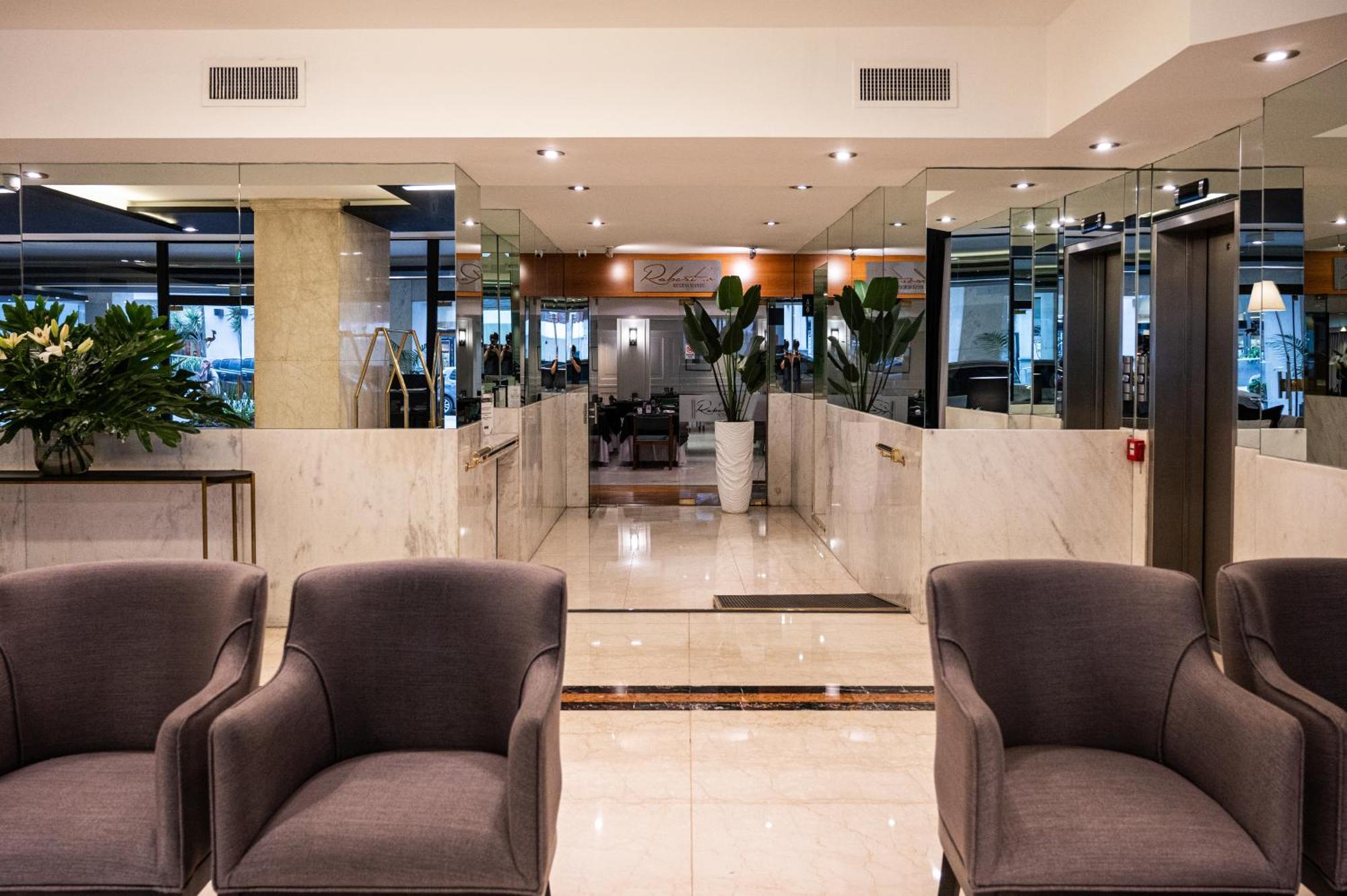 Feir'S Park Hotel & Rooftop Buenos Aires Esterno foto The lobby of the hotel