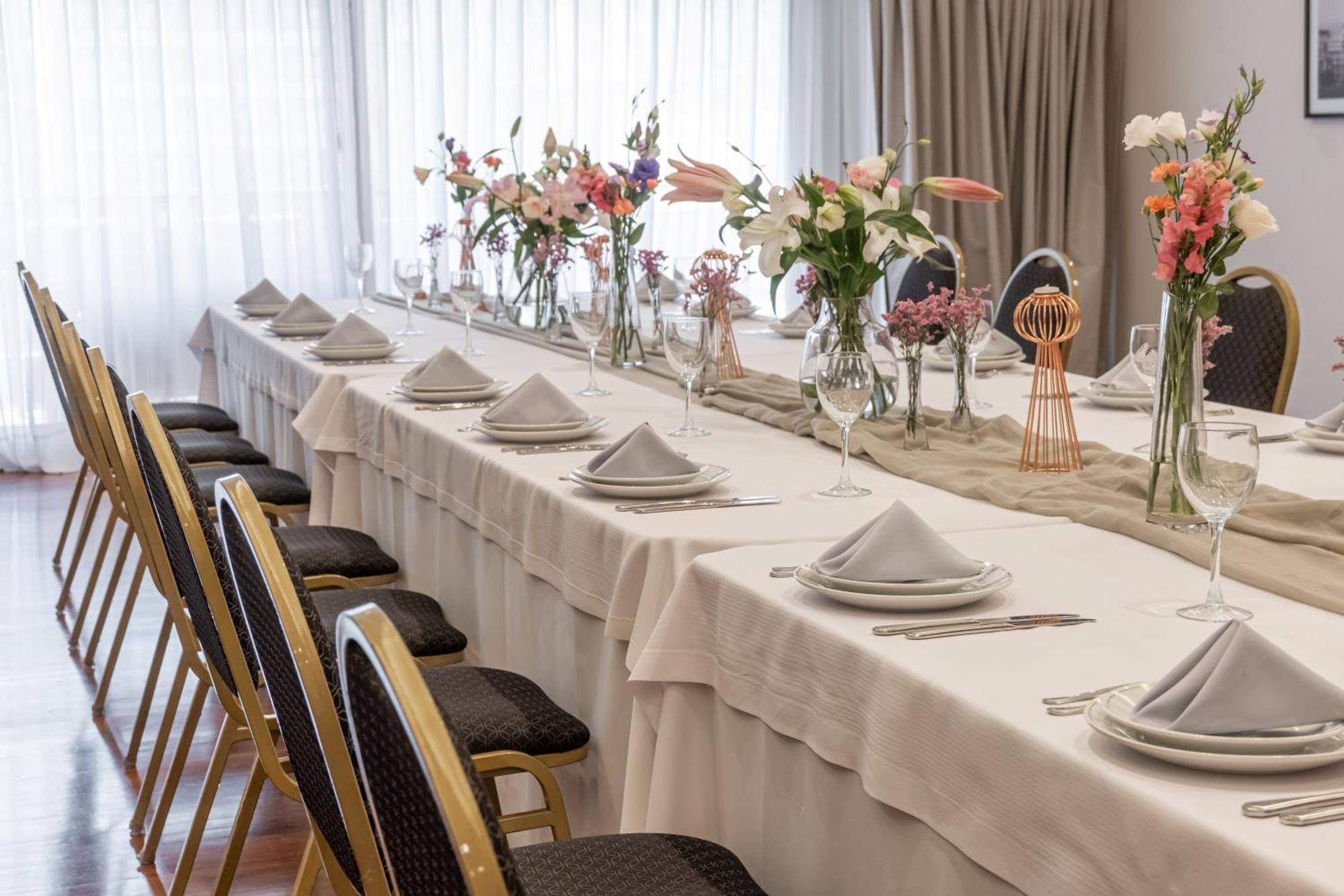 Feir'S Park Hotel & Rooftop Buenos Aires Esterno foto A table set for a formal dinner